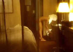 Caught naked after shower in hotel window