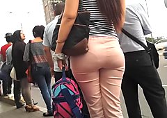 SEXY junior LOOKING FOR BUS