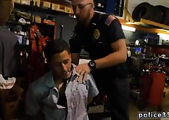 Il maschio della polizia gay viene scopato dalla polizia