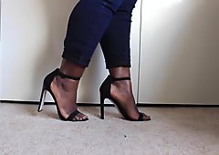 Sexy ebony feet...