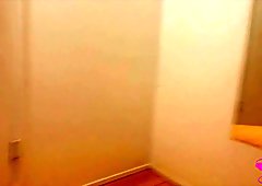 Fuck and Cumshot in a public fitting room