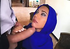 Esta mujer árabe viene a la cama y fue sexo por Mi jefe